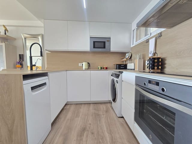 2 soveværelse Lejlighed til salg i Alicante by med swimmingpool garage - € 355.000 (Ref: 9308227)