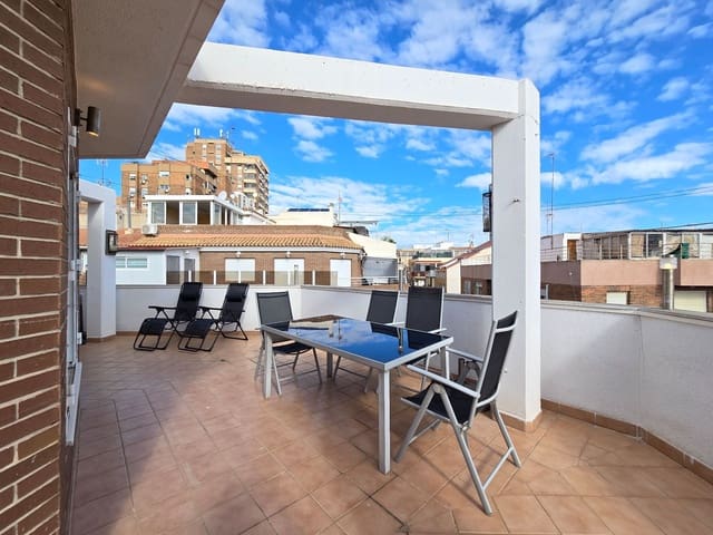 2 bedroom Penthouse for rent in Carolinas Altas, Alicante / Alacant city with garage - € 1,150 (Ref: 9346813)