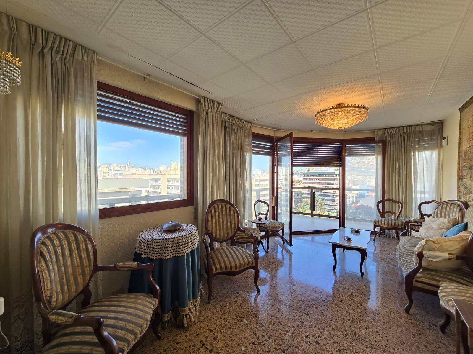 5 makuuhuone Asunto myytävänä paikassa Alicante kaupunki - 525 000 € (Ref: 9353164)