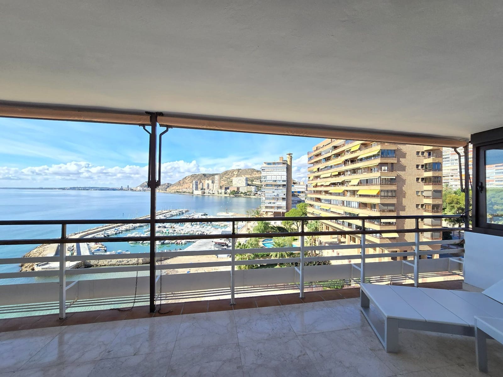 2 camera da letto Appartamento da affittare in Alicante citta con garage - 1.800 € (Rif: 9366952)