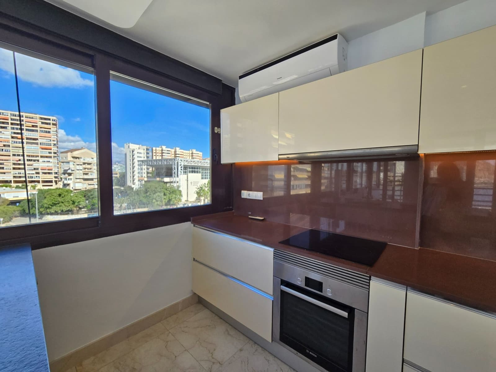 2 camera da letto Appartamento da affittare in Alicante citta con garage - 1.800 € (Rif: 9366952)