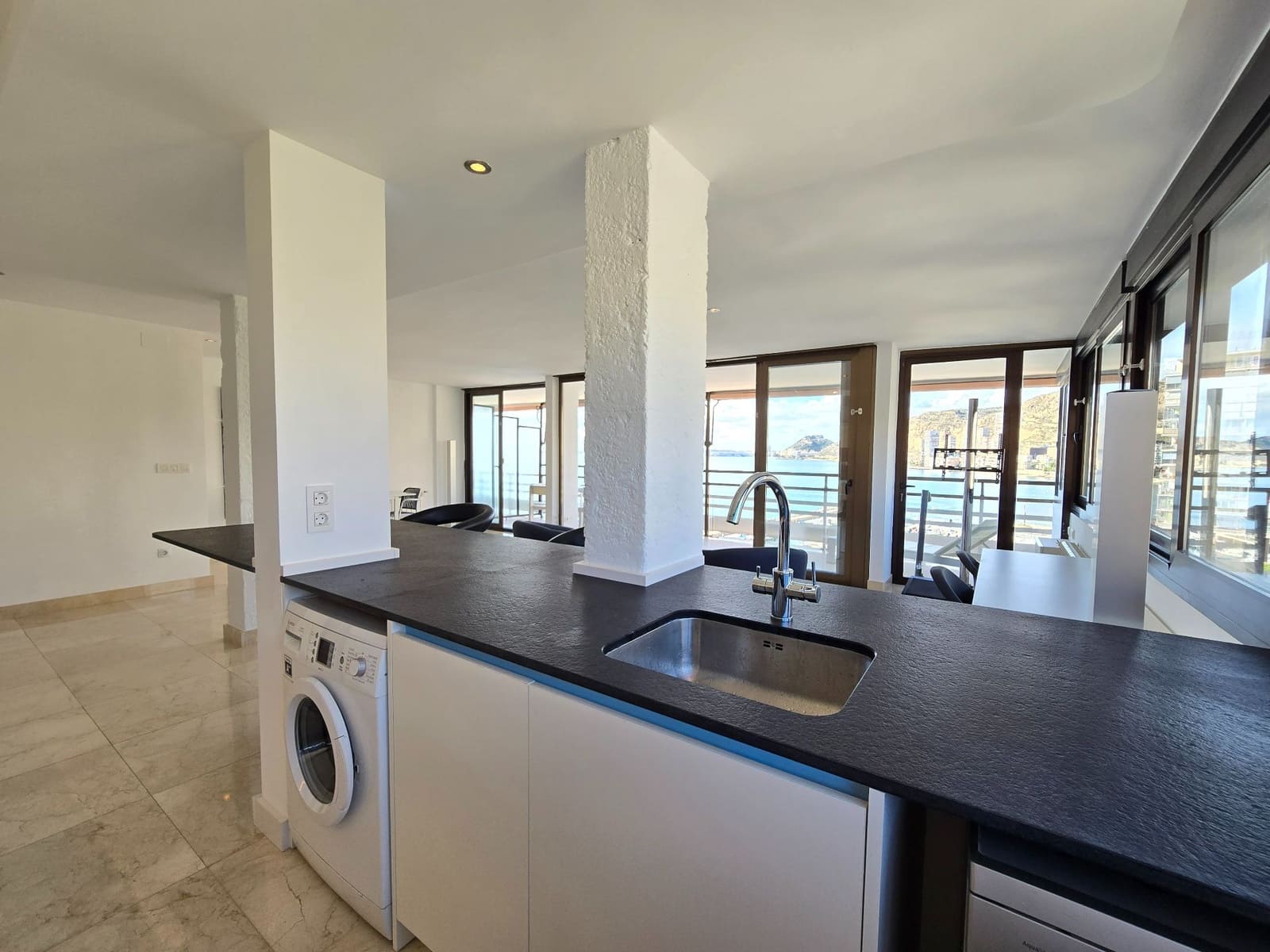 2 camera da letto Appartamento da affittare in Alicante citta con garage - 1.800 € (Rif: 9366952)