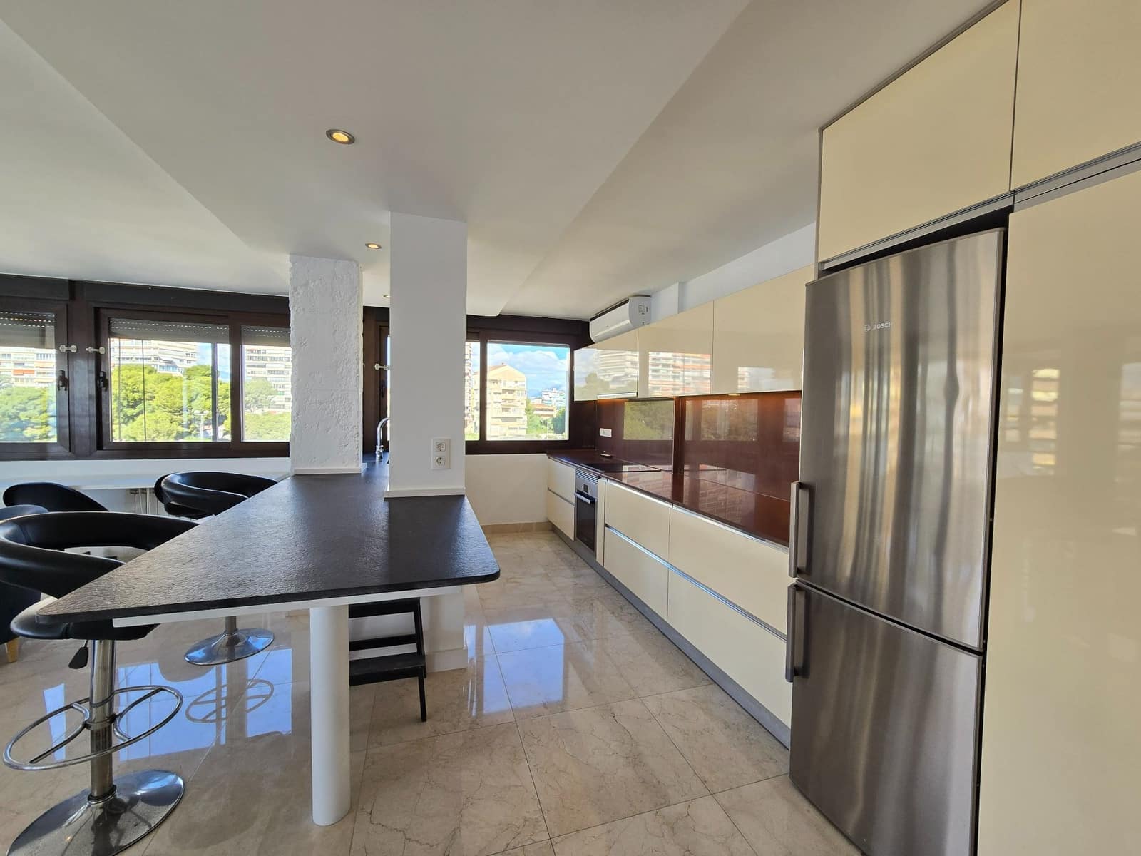 2 camera da letto Appartamento da affittare in Alicante citta con garage - 1.800 € (Rif: 9366952)