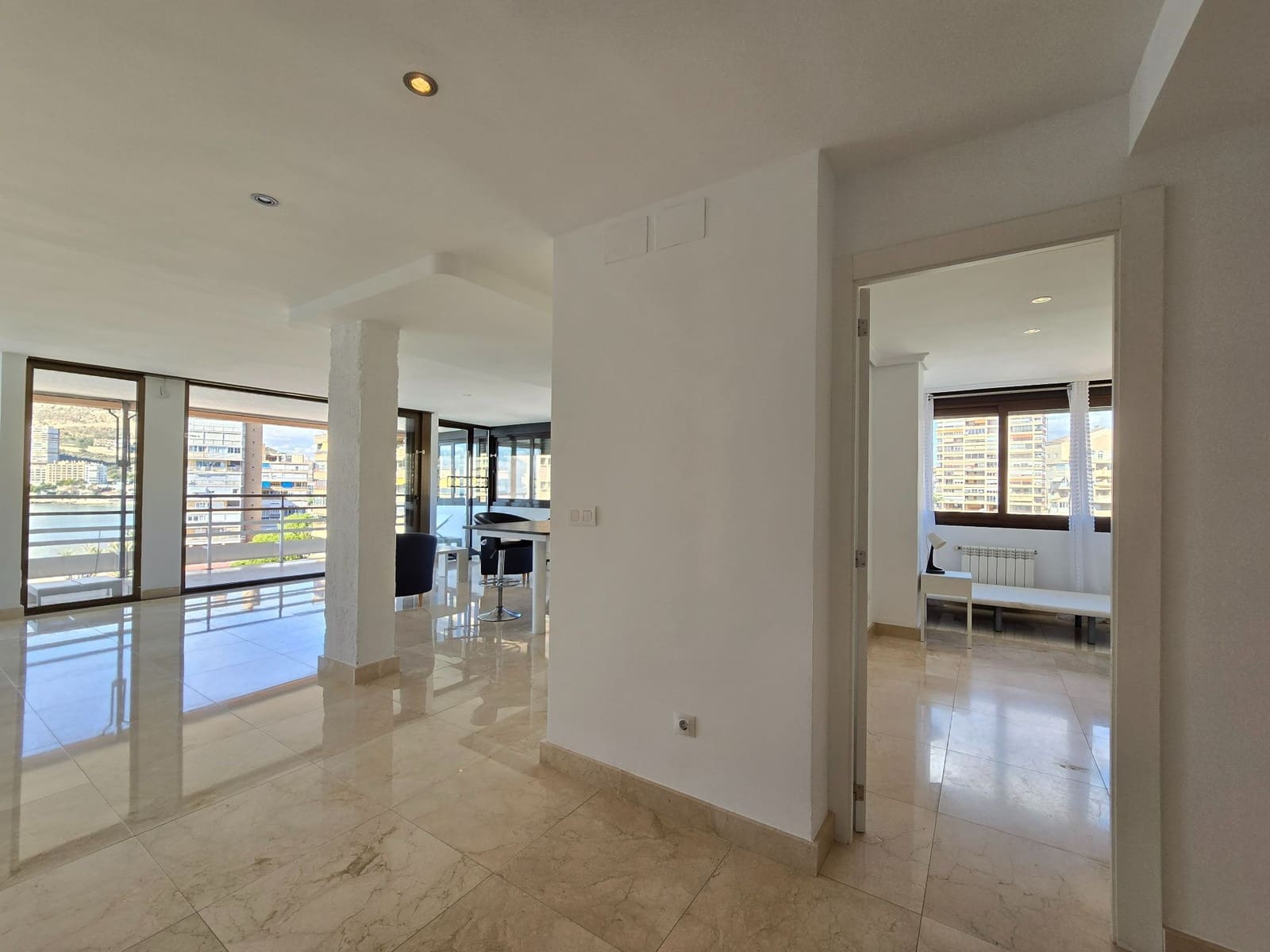 2 camera da letto Appartamento da affittare in Alicante citta con garage - 1.800 € (Rif: 9366952)