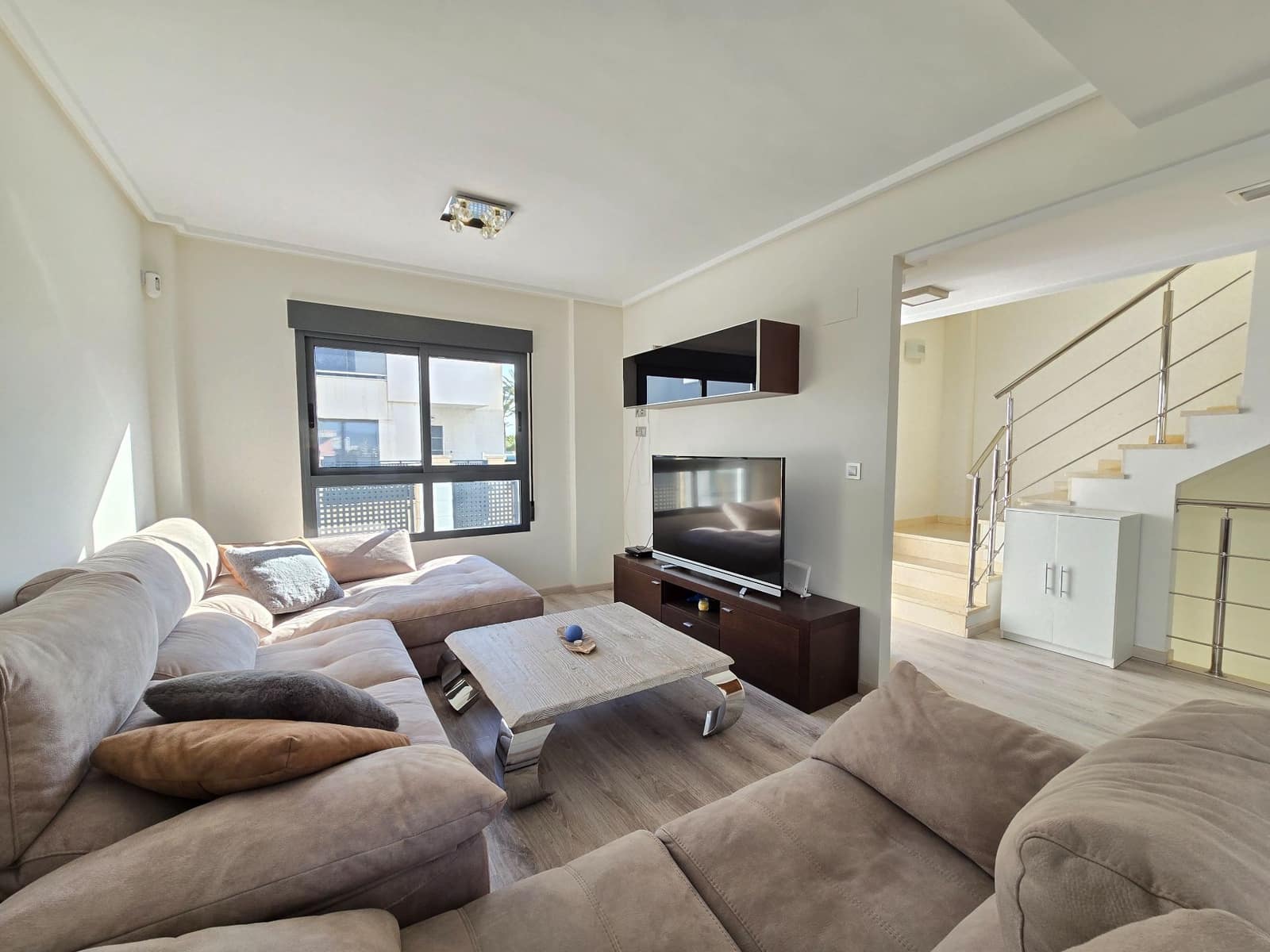 3 makuuhuone Huvila myytävänä paikassa Alicante kaupunki mukana uima-altaan 
autotalli - 585 000 € (Ref: 9387389)