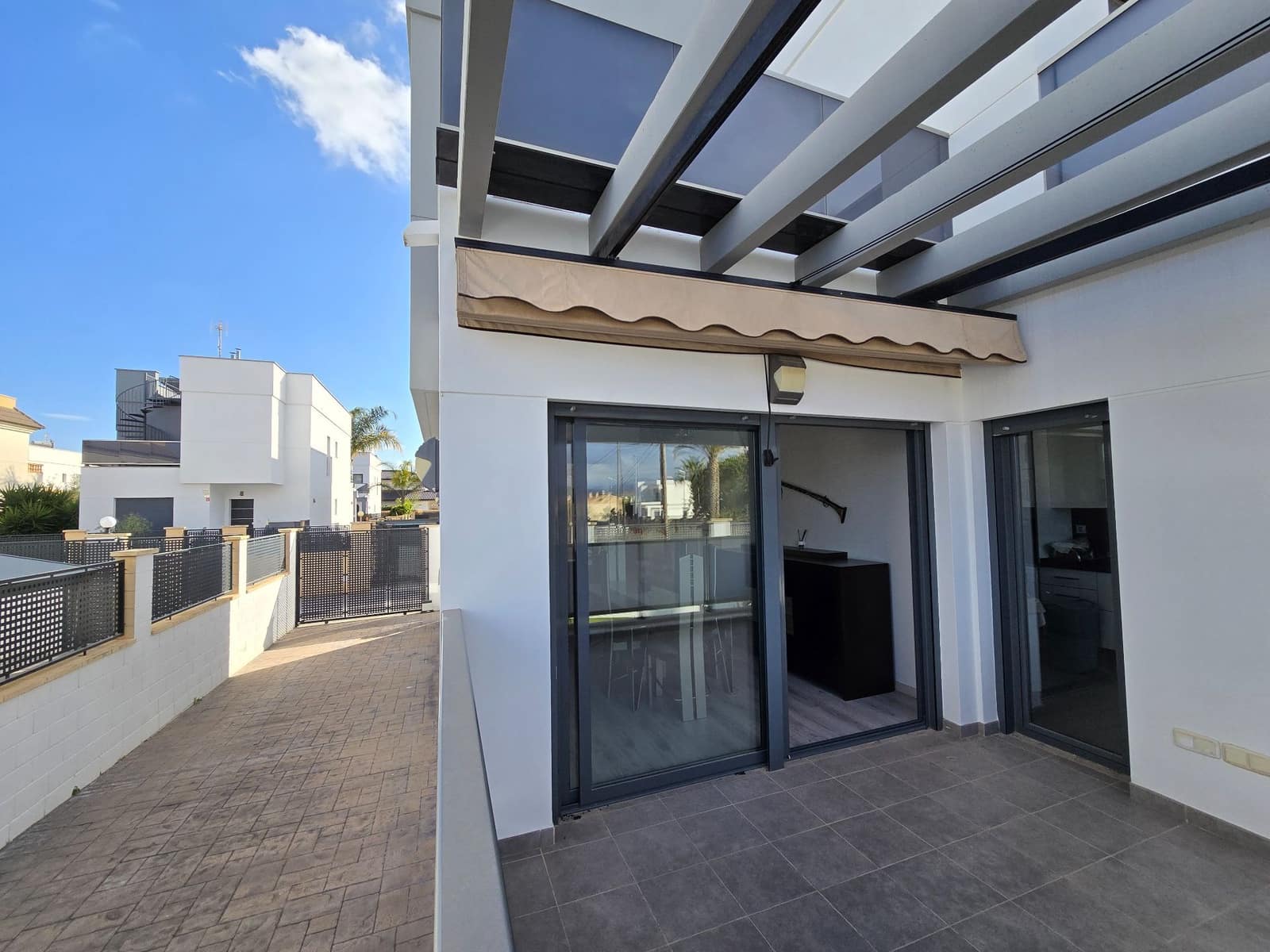 3 makuuhuone Huvila myytävänä paikassa Alicante kaupunki mukana uima-altaan 
autotalli - 585 000 € (Ref: 9387389)