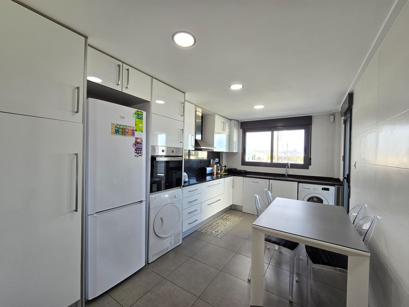 3 makuuhuone Huvila myytävänä paikassa Alicante kaupunki mukana uima-altaan 
autotalli - 585 000 € (Ref: 9387389)