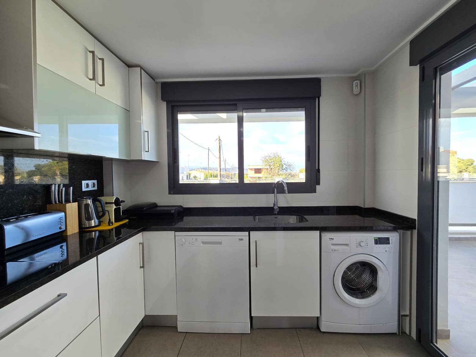 3 makuuhuone Huvila myytävänä paikassa Alicante kaupunki mukana uima-altaan 
autotalli - 585 000 € (Ref: 9387389)