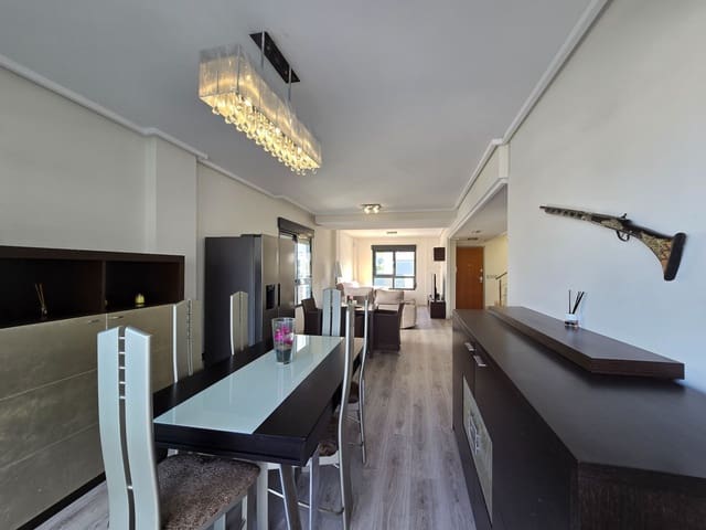 3 makuuhuone Huvila myytävänä paikassa Alicante kaupunki mukana uima-altaan 
autotalli - 585 000 € (Ref: 9387389)