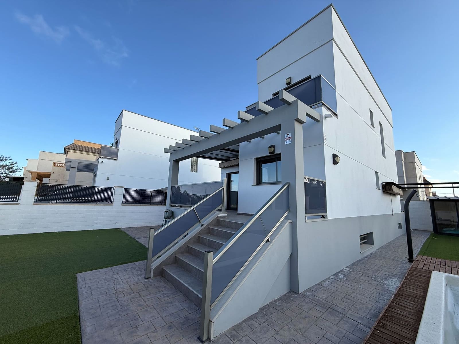 3 makuuhuone Huvila myytävänä paikassa Alicante kaupunki mukana uima-altaan 
autotalli - 585 000 € (Ref: 9387389)