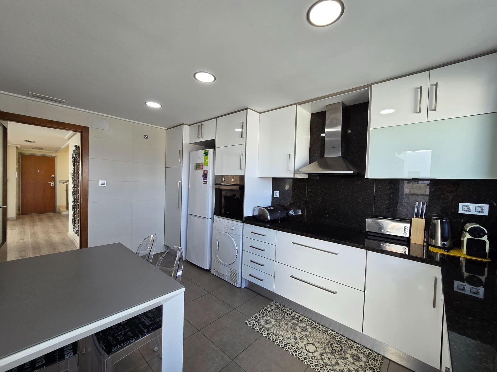 3 makuuhuone Huvila myytävänä paikassa Alicante kaupunki mukana uima-altaan 
autotalli - 585 000 € (Ref: 9387389)