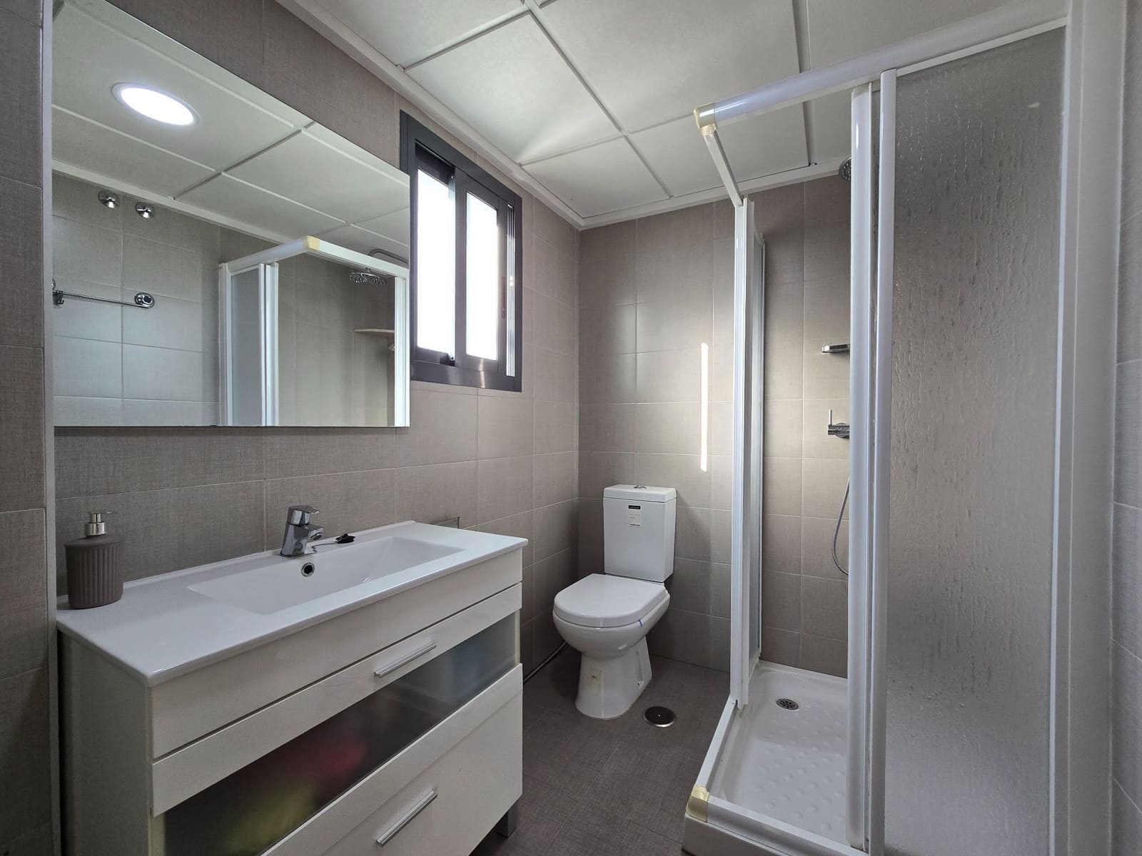 3 makuuhuone Huvila myytävänä paikassa Alicante kaupunki mukana uima-altaan 
autotalli - 585 000 € (Ref: 9387389)