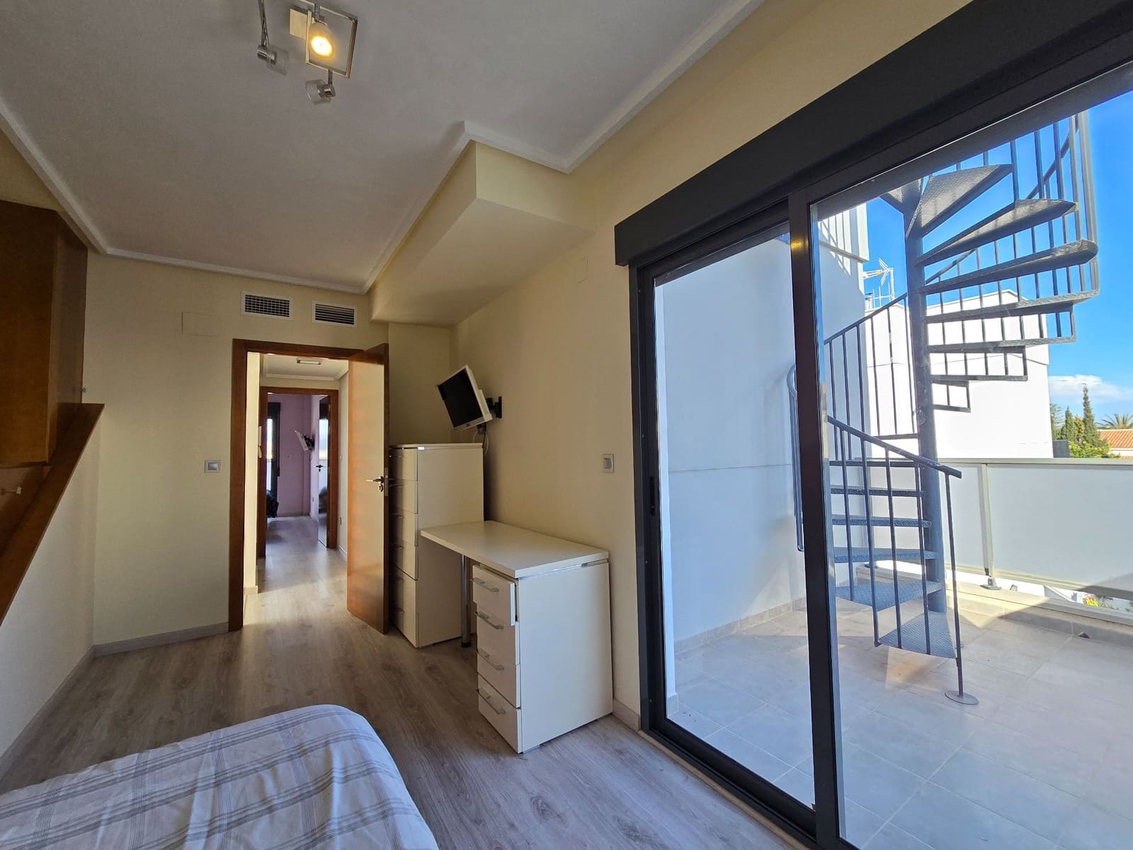 3 makuuhuone Huvila myytävänä paikassa Alicante kaupunki mukana uima-altaan 
autotalli - 585 000 € (Ref: 9387389)