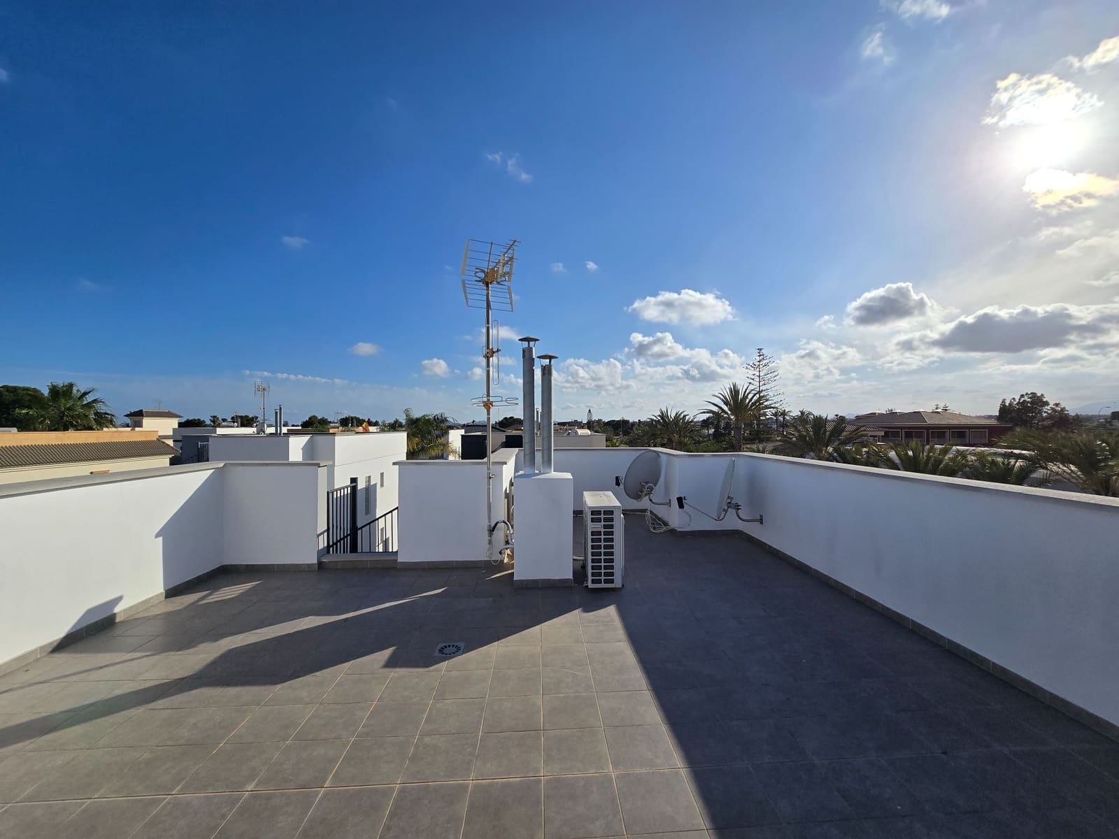 3 makuuhuone Huvila myytävänä paikassa Alicante kaupunki mukana uima-altaan 
autotalli - 585 000 € (Ref: 9387389)