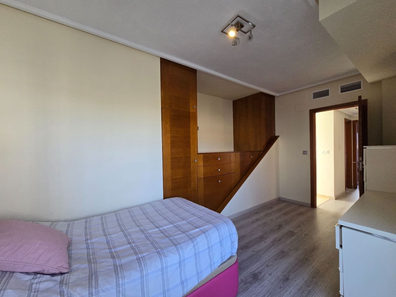 3 makuuhuone Huvila myytävänä paikassa Alicante kaupunki mukana uima-altaan 
autotalli - 585 000 € (Ref: 9387389)