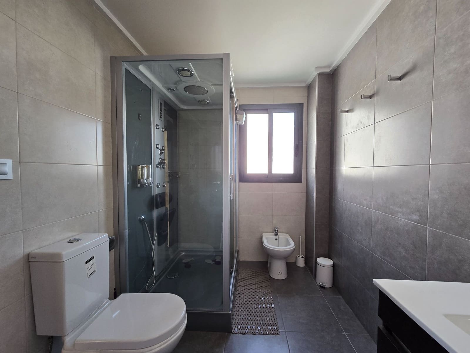 3 makuuhuone Huvila myytävänä paikassa Alicante kaupunki mukana uima-altaan 
autotalli - 585 000 € (Ref: 9387389)