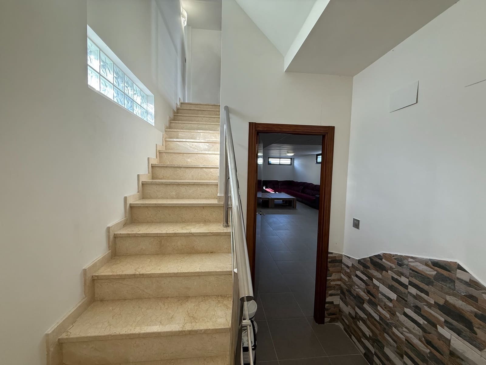 3 makuuhuone Huvila myytävänä paikassa Alicante kaupunki mukana uima-altaan 
autotalli - 585 000 € (Ref: 9387389)