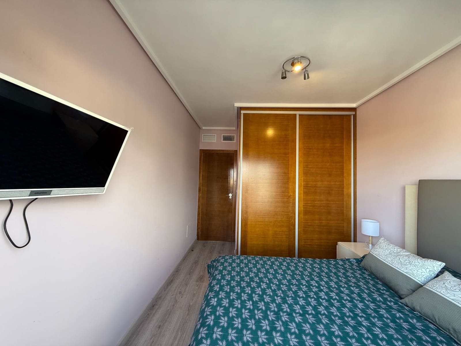 3 makuuhuone Huvila myytävänä paikassa Alicante kaupunki mukana uima-altaan 
autotalli - 585 000 € (Ref: 9387389)