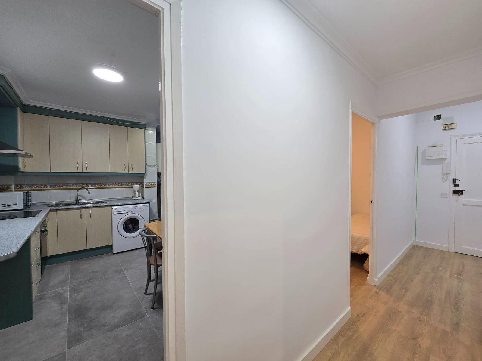 3 bedroom Flat for rent in Alicante / Alacant city - € 1,000 (Ref: 9421866)