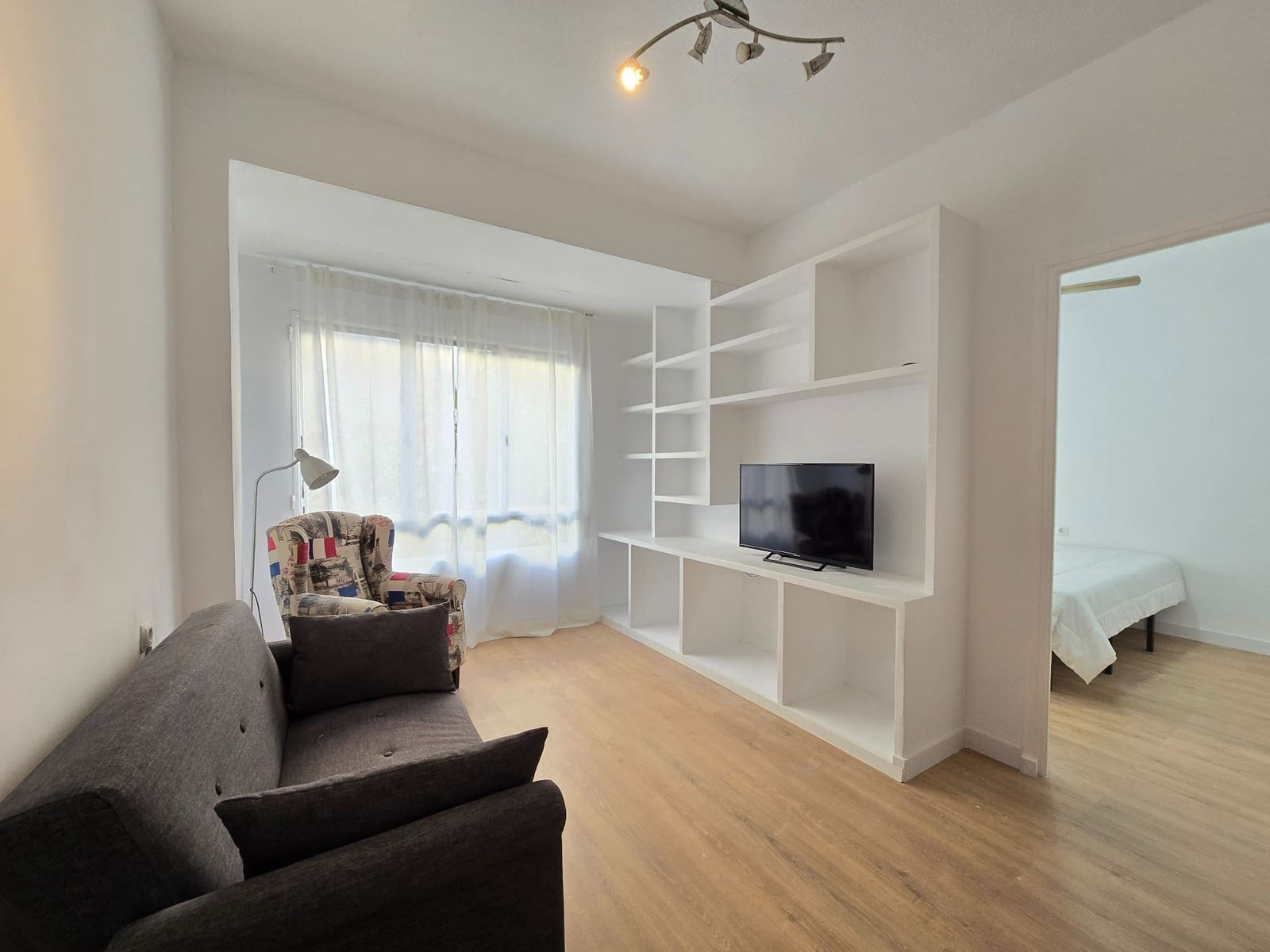 3 bedroom Flat for rent in Alicante / Alacant city - € 1,000 (Ref: 9421866)