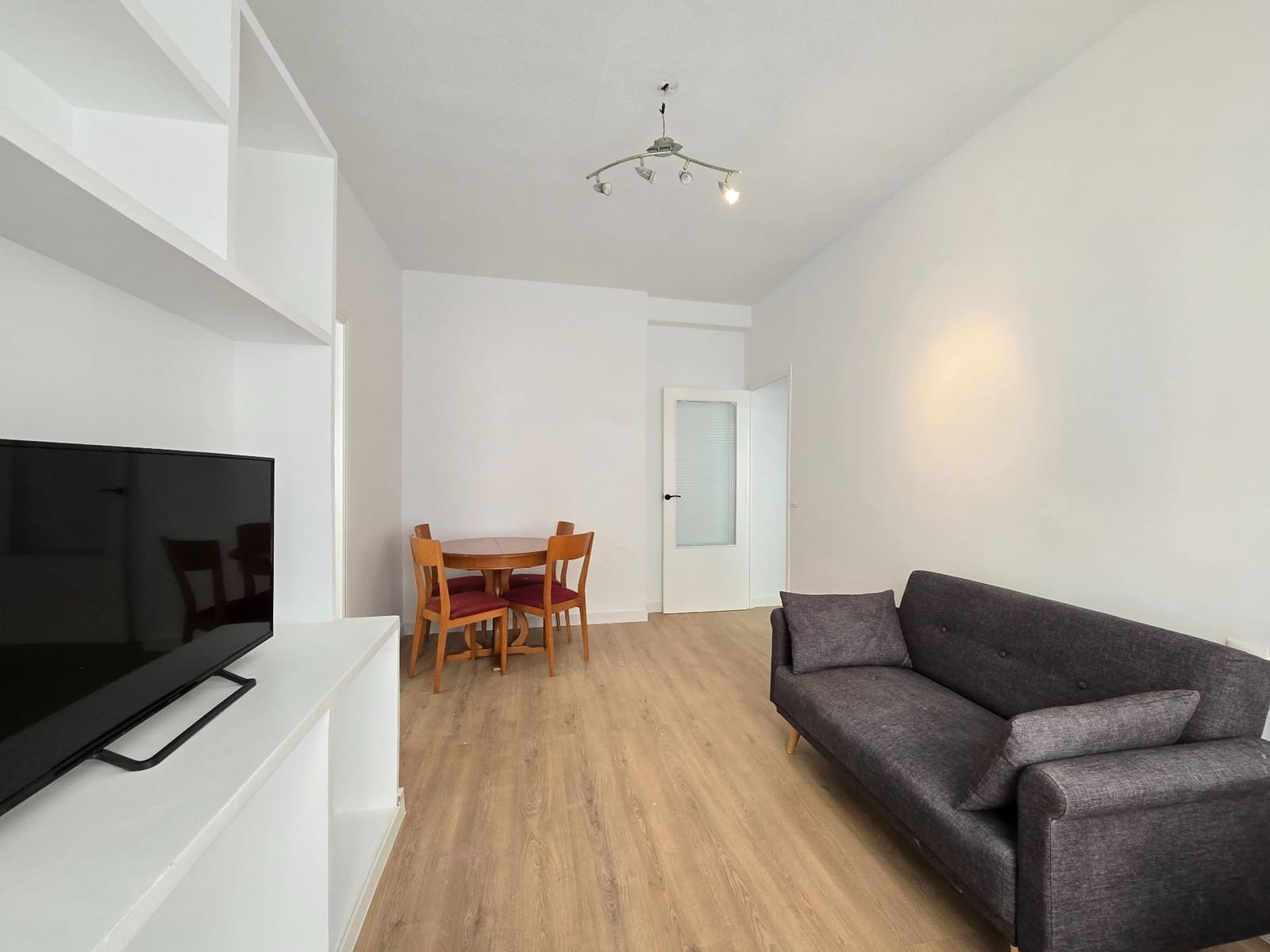 3 bedroom Flat for rent in Alicante / Alacant city - € 1,000 (Ref: 9421866)