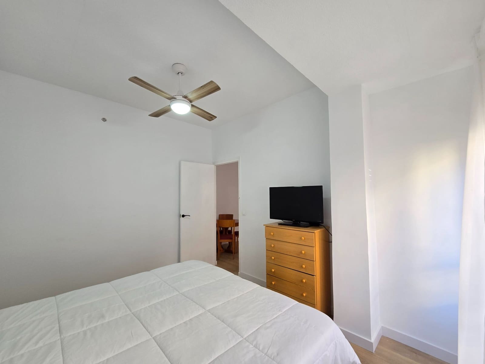 3 bedroom Flat for rent in Alicante / Alacant city - € 1,000 (Ref: 9421866)