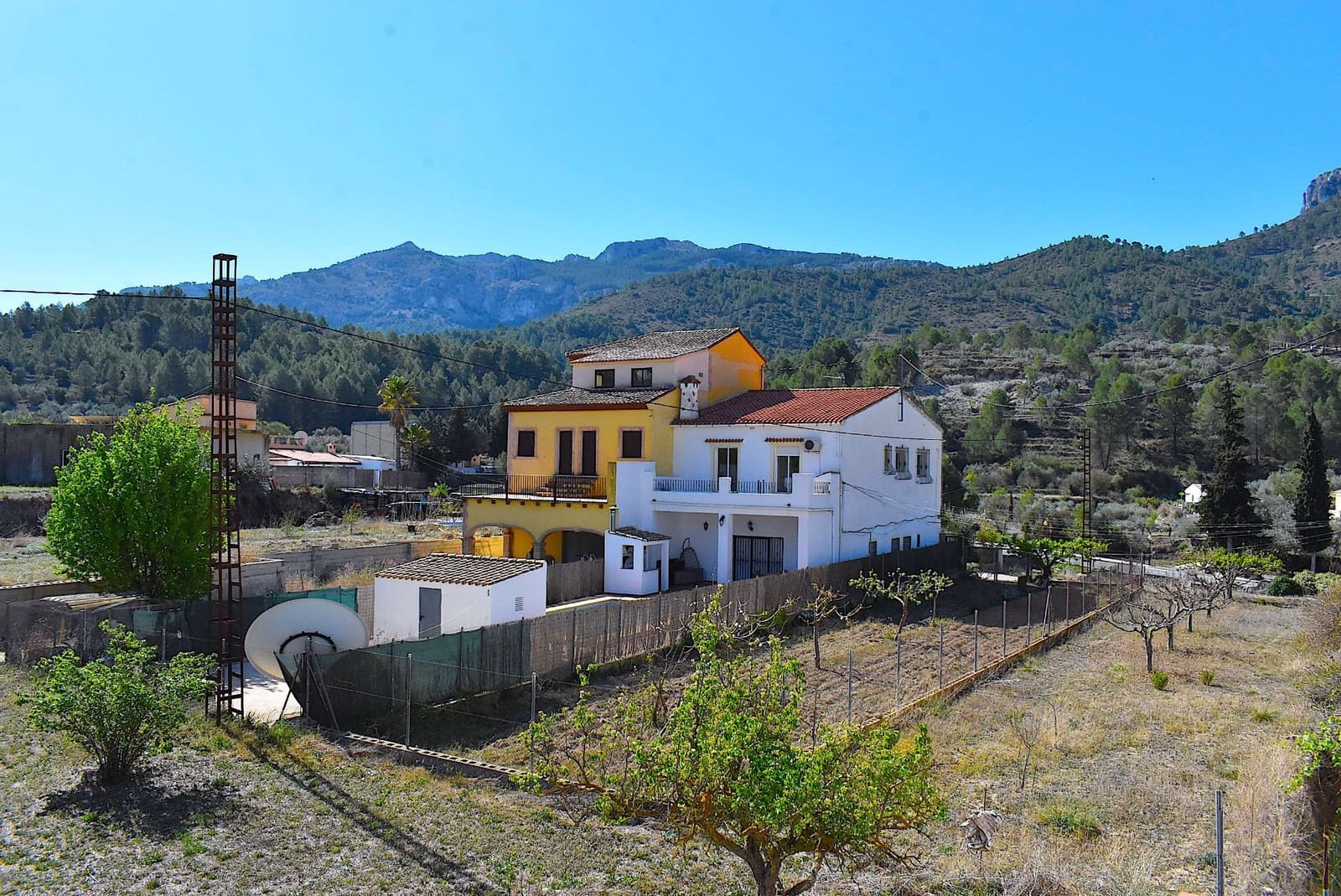 4 bedroom Townhouse for sale in Castell de Castells with garage - € 159,000 (Ref: 9424291)