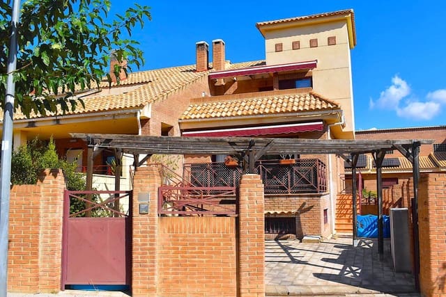 5 bedroom Semi-detached Villa for sale in La Nucia with pool garage - € 310,000 (Ref: 9424300)