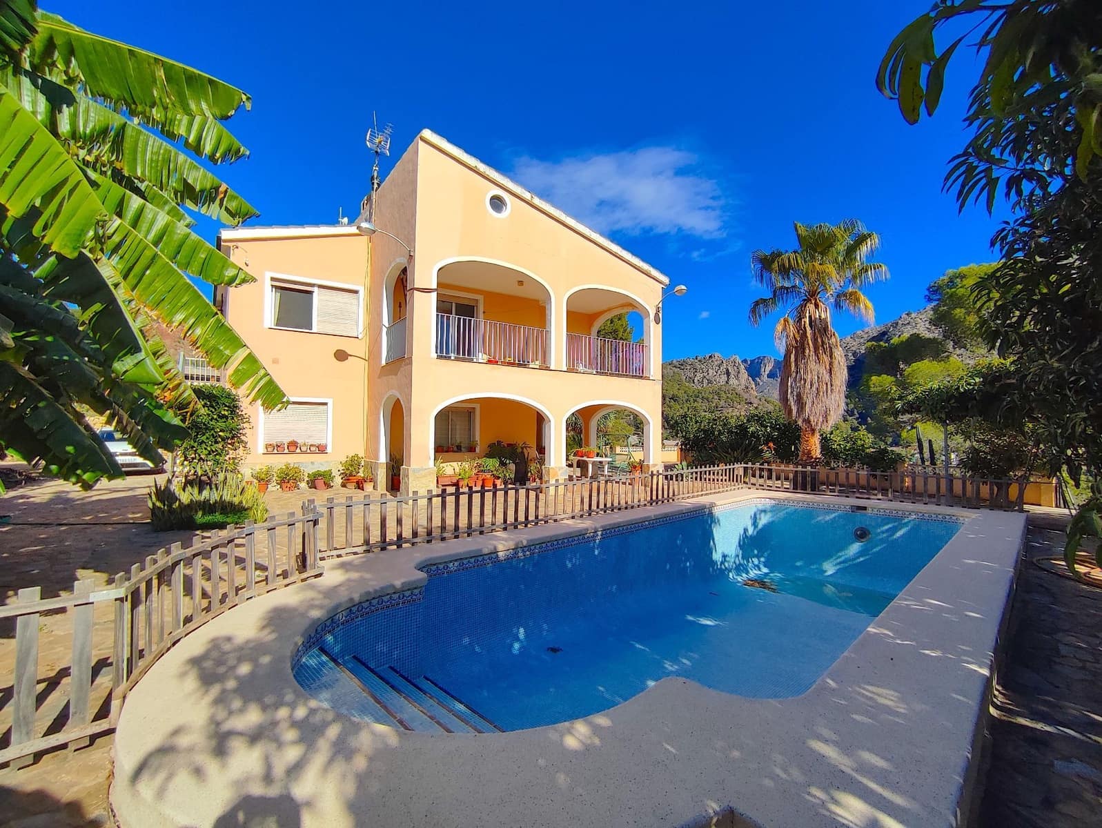 5 soveværelse Finca/Landehus til salg i Callosa d'En Sarria med swimmingpool garage - € 450.000 (Ref: 9424303)