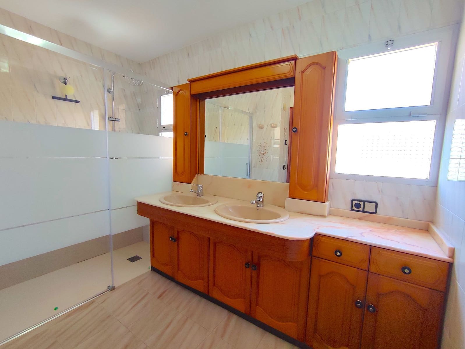 5 soveværelse Finca/Landehus til salg i Callosa d'En Sarria med swimmingpool garage - € 450.000 (Ref: 9424303)