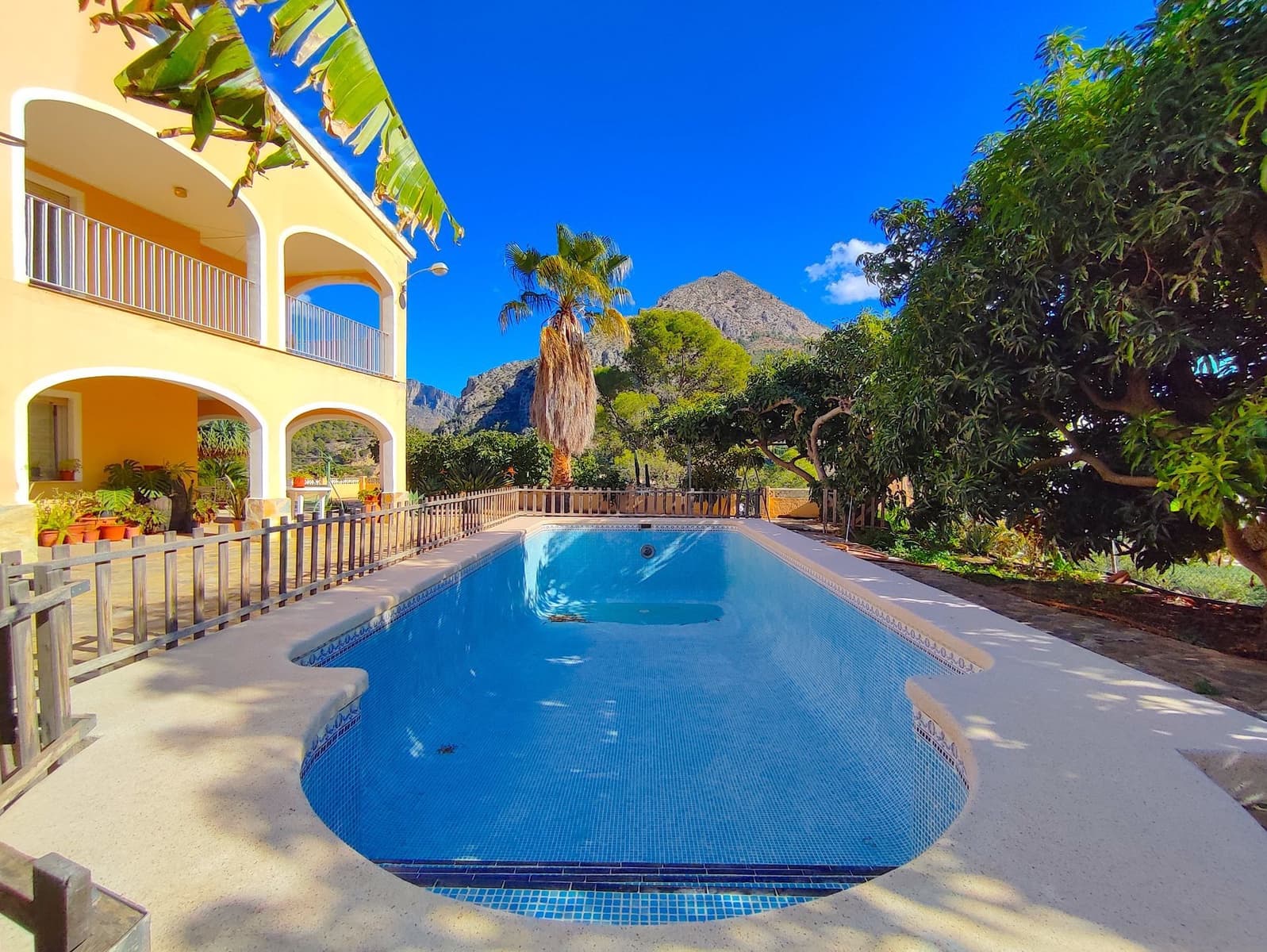 5 soveværelse Finca/Landehus til salg i Callosa d'En Sarria med swimmingpool garage - € 450.000 (Ref: 9424303)