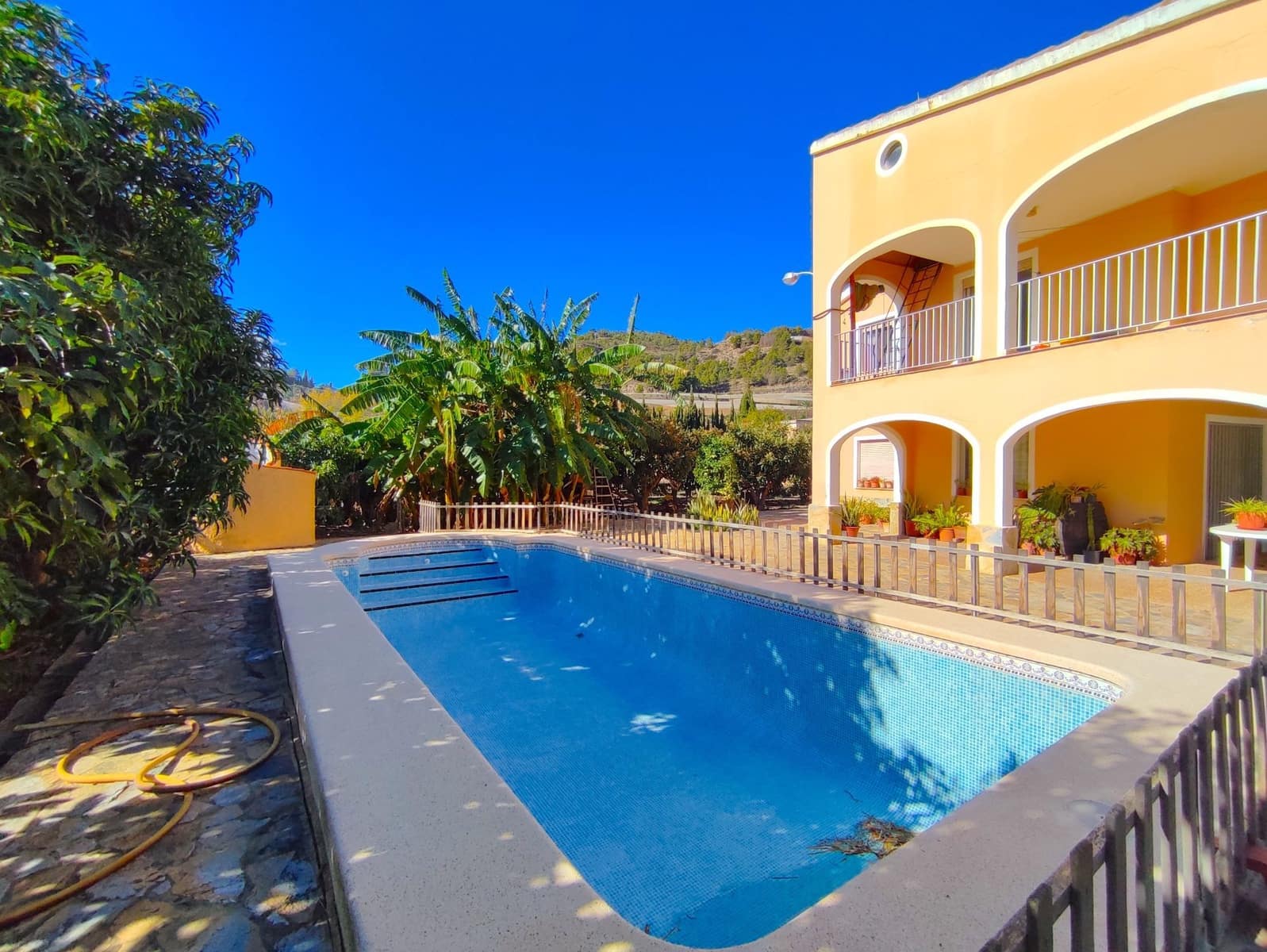 5 soveværelse Finca/Landehus til salg i Callosa d'En Sarria med swimmingpool garage - € 450.000 (Ref: 9424303)