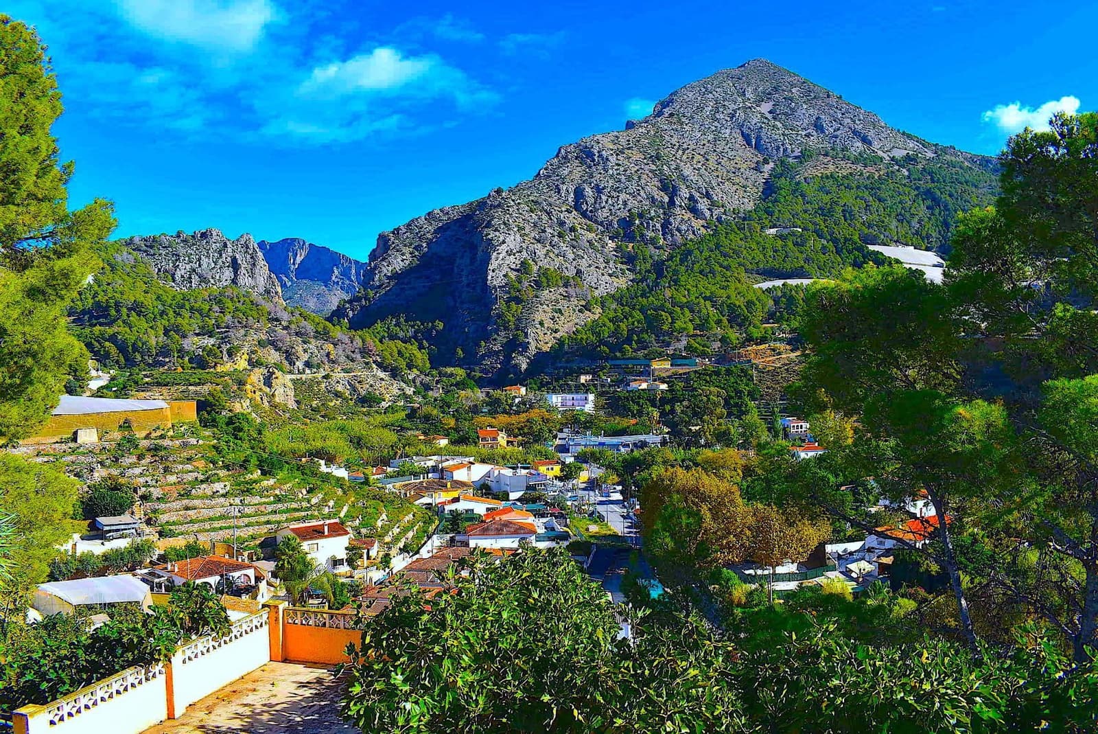 5 soveværelse Finca/Landehus til salg i Callosa d'En Sarria med swimmingpool garage - € 450.000 (Ref: 9424303)