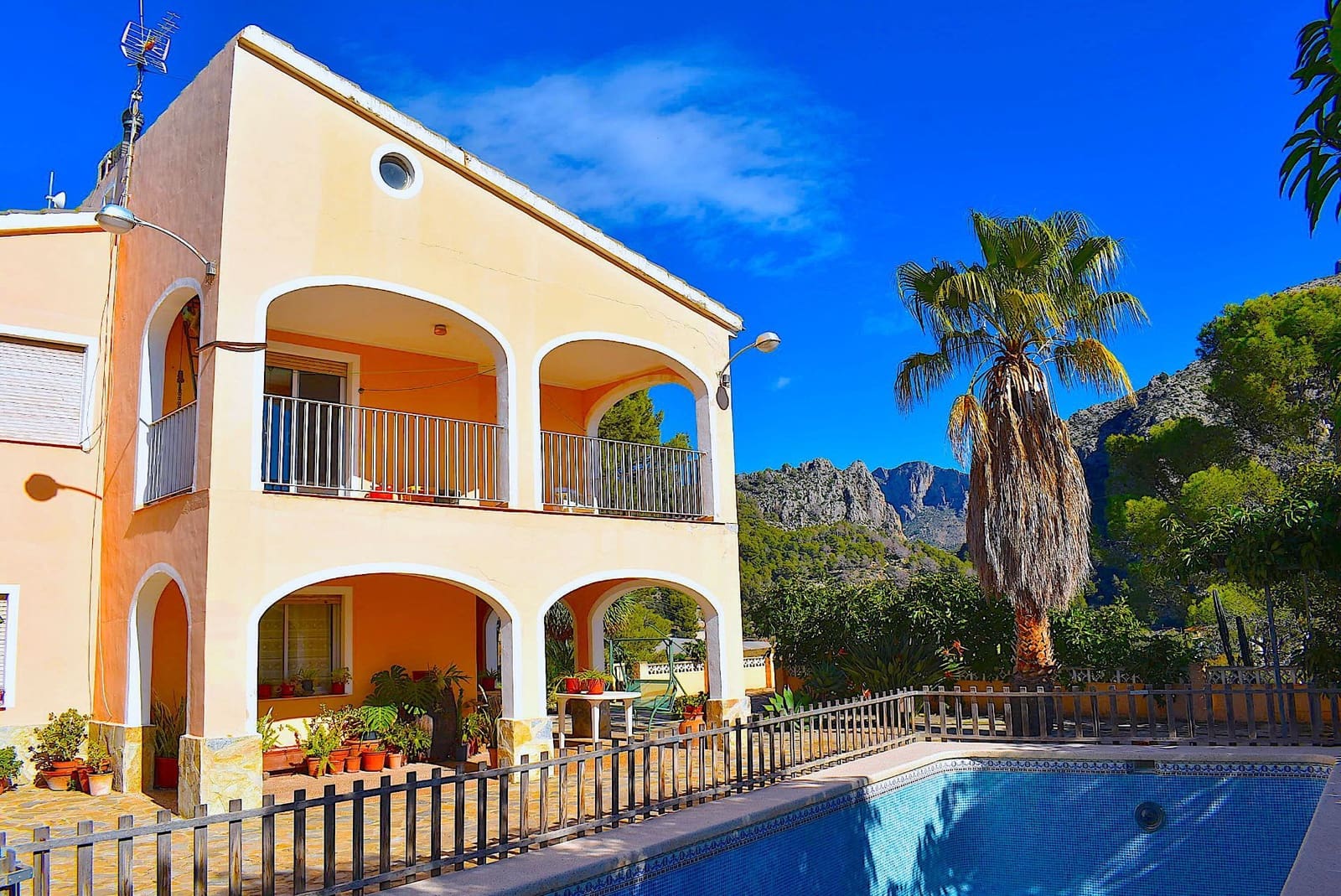 5 soveværelse Finca/Landehus til salg i Callosa d'En Sarria med swimmingpool garage - € 450.000 (Ref: 9424303)