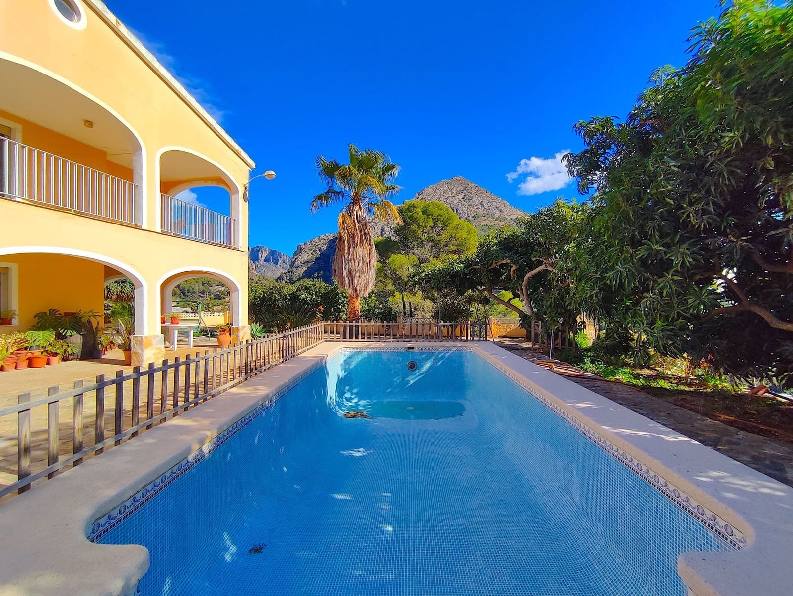 5 soveværelse Finca/Landehus til salg i Callosa d'En Sarria med swimmingpool garage - € 450.000 (Ref: 9424303)