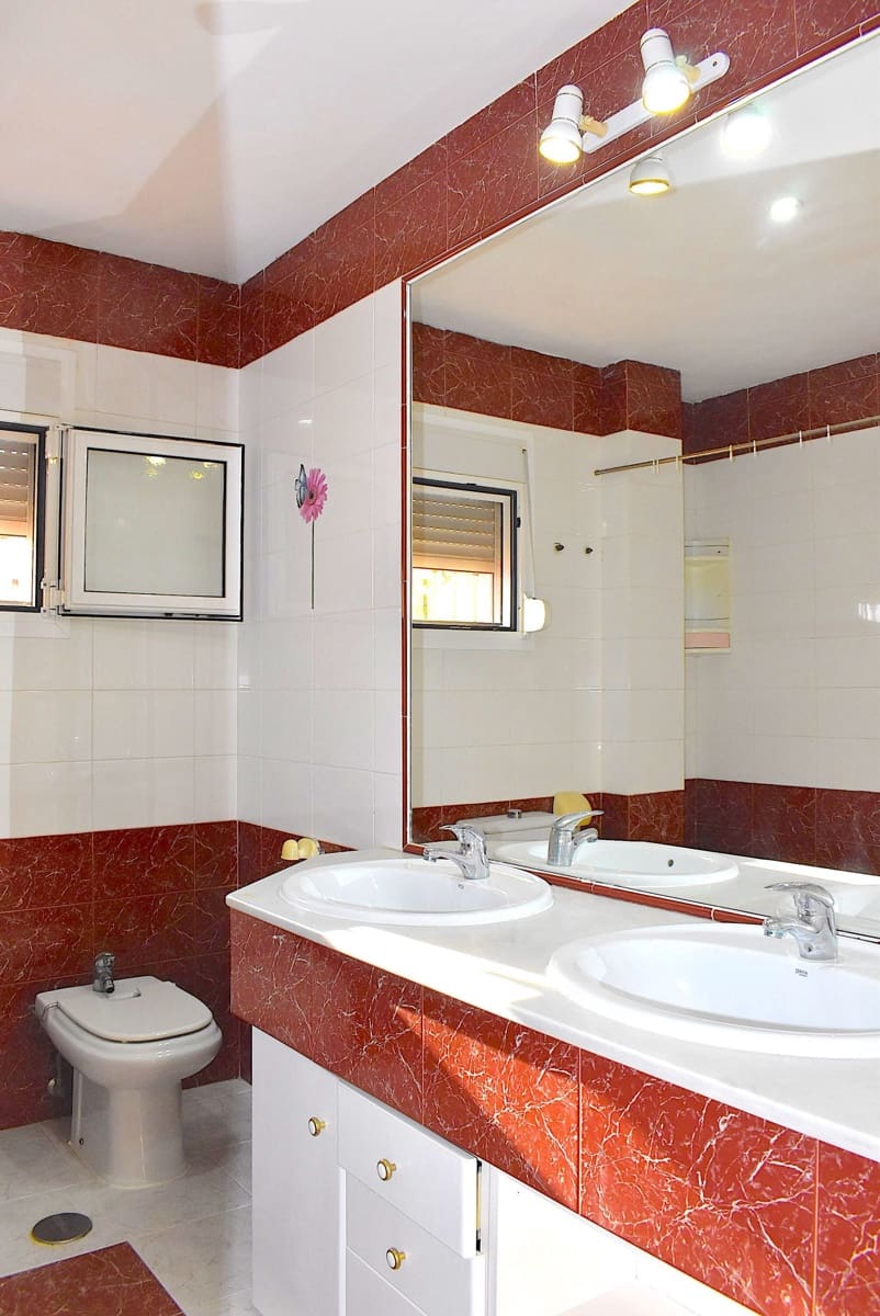 5 camera da letto Villetta Bifamiliare in vendita in Benidorm con piscina garage - 480.000 € (Rif: 9424304)