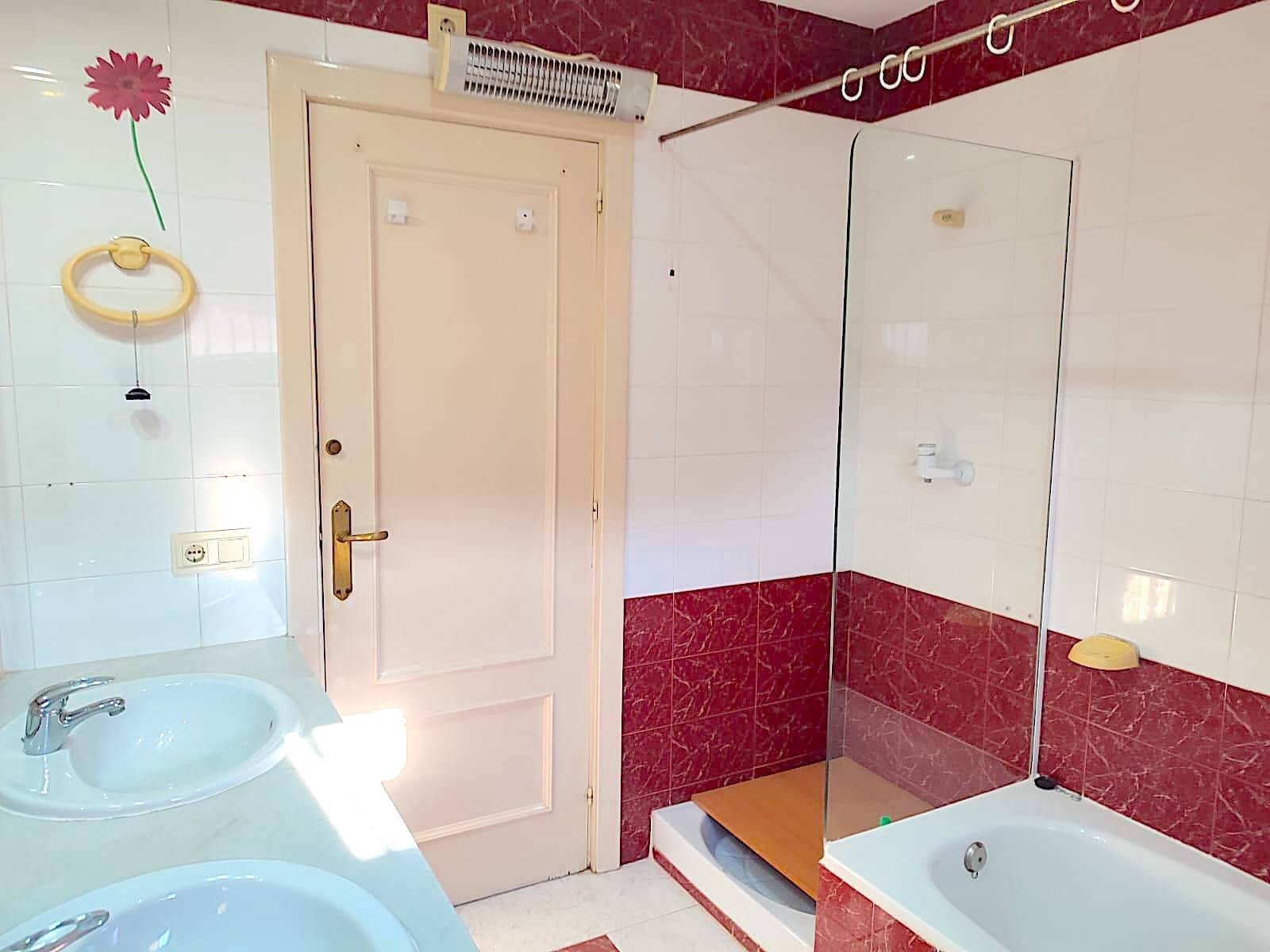 5 camera da letto Villetta Bifamiliare in vendita in Benidorm con piscina garage - 480.000 € (Rif: 9424304)