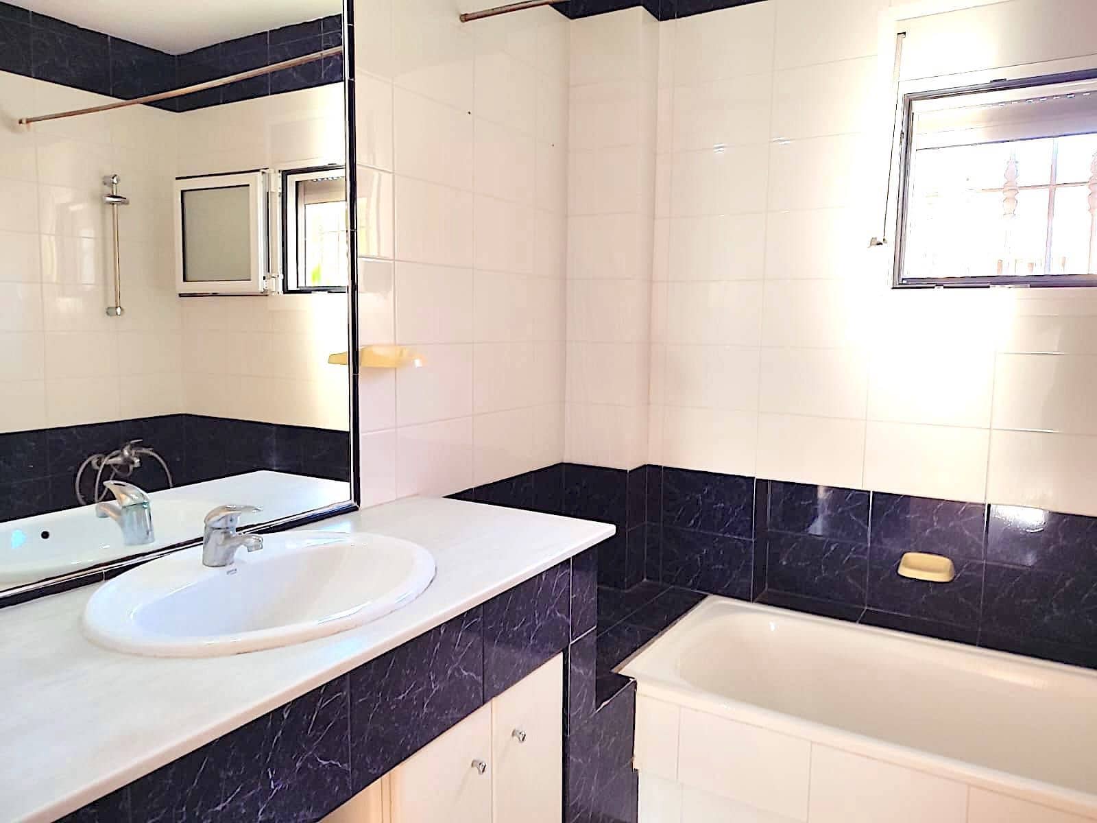 5 camera da letto Villetta Bifamiliare in vendita in Benidorm con piscina garage - 480.000 € (Rif: 9424304)