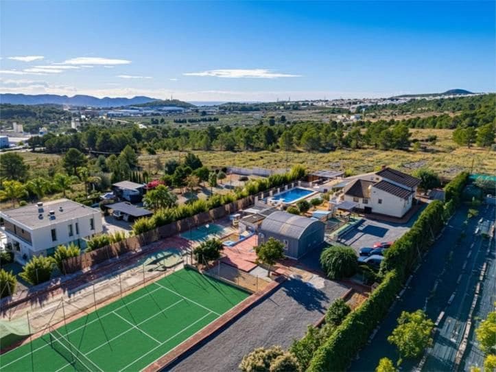 7 bedroom Villa for sale in Polop with pool garage - € 689,000 (Ref: 9425686)