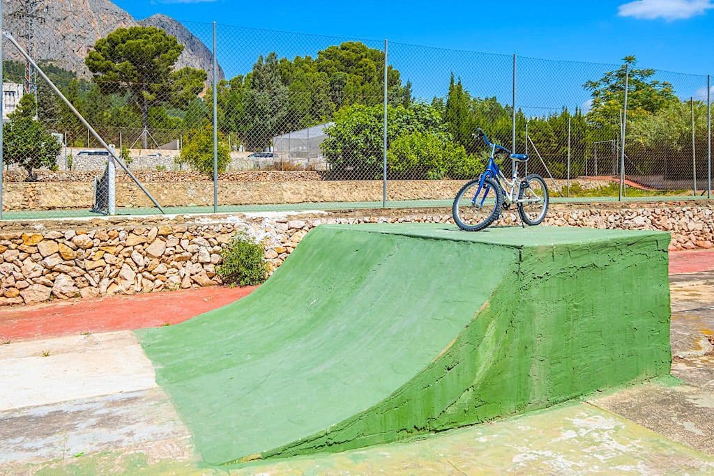 7 bedroom Villa for sale in Polop with pool garage - € 689,000 (Ref: 9425686)