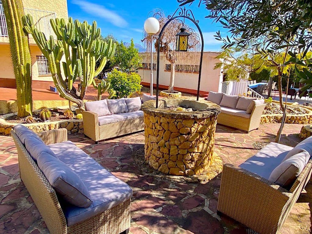 7 bedroom Villa for sale in Polop with pool garage - € 689,000 (Ref: 9425686)