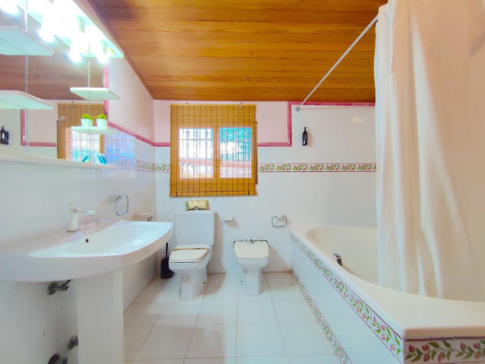 7 bedroom Villa for sale in Polop with pool garage - € 689,000 (Ref: 9425686)