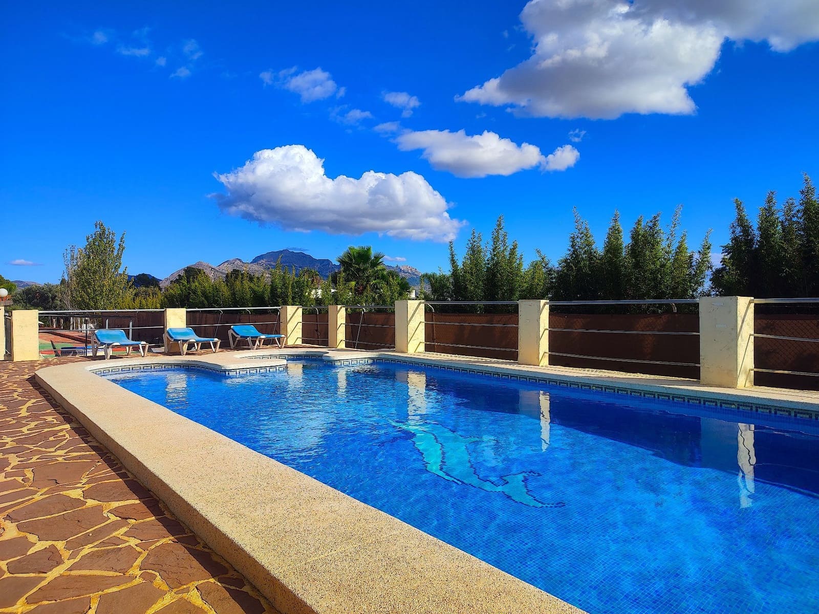 7 bedroom Villa for sale in Polop with pool garage - € 689,000 (Ref: 9425686)