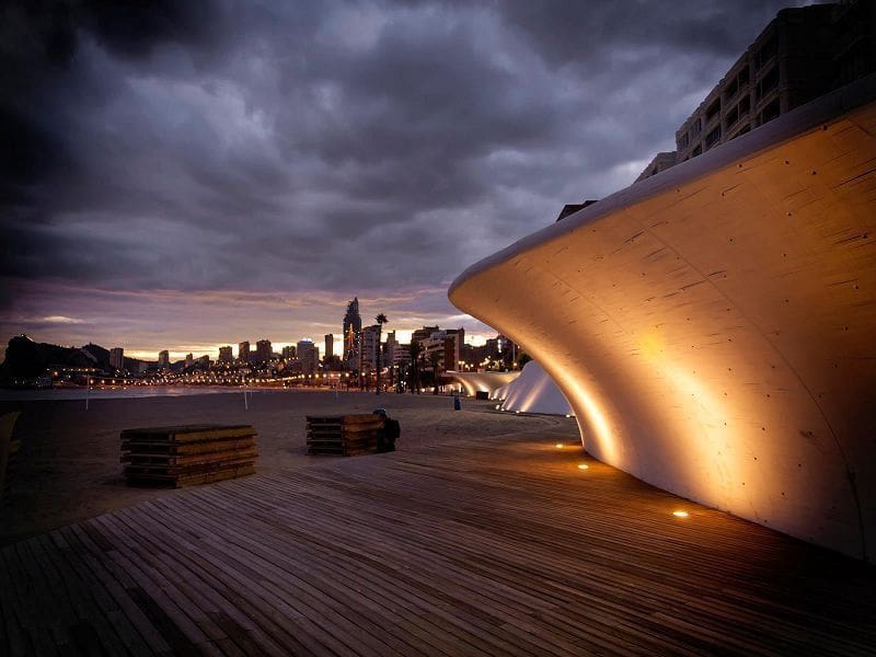 Piso de 3 habitaciones en Benidorm en alquiler - 1.300 € (Ref: 9433095)