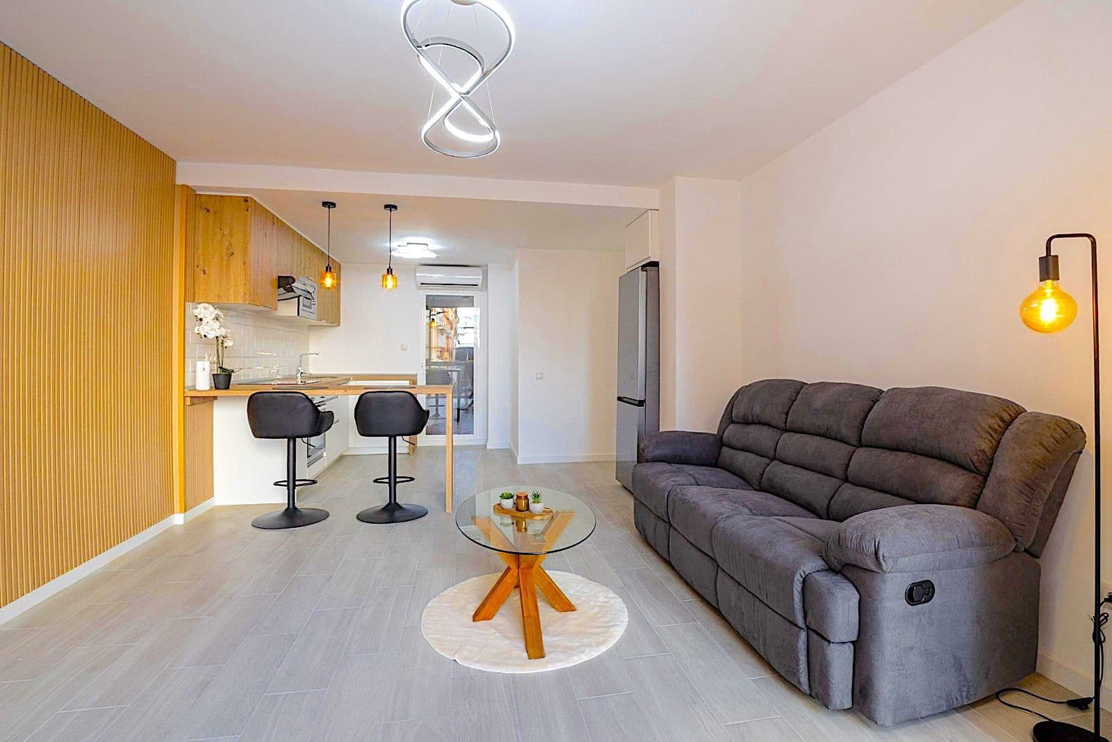 Piso de 3 habitaciones en Benidorm en alquiler - 1.300 € (Ref: 9433095)