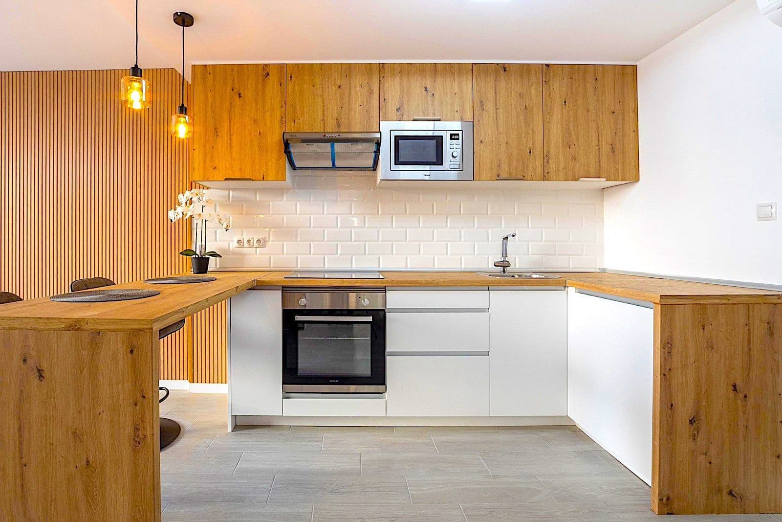 Piso de 3 habitaciones en Benidorm en alquiler - 1.300 € (Ref: 9433095)