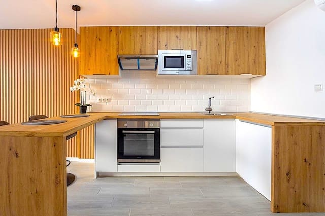 Piso de 3 habitaciones en Centro Urbano, Benidorm en alquiler - 1.300 € (Ref: 9433095)