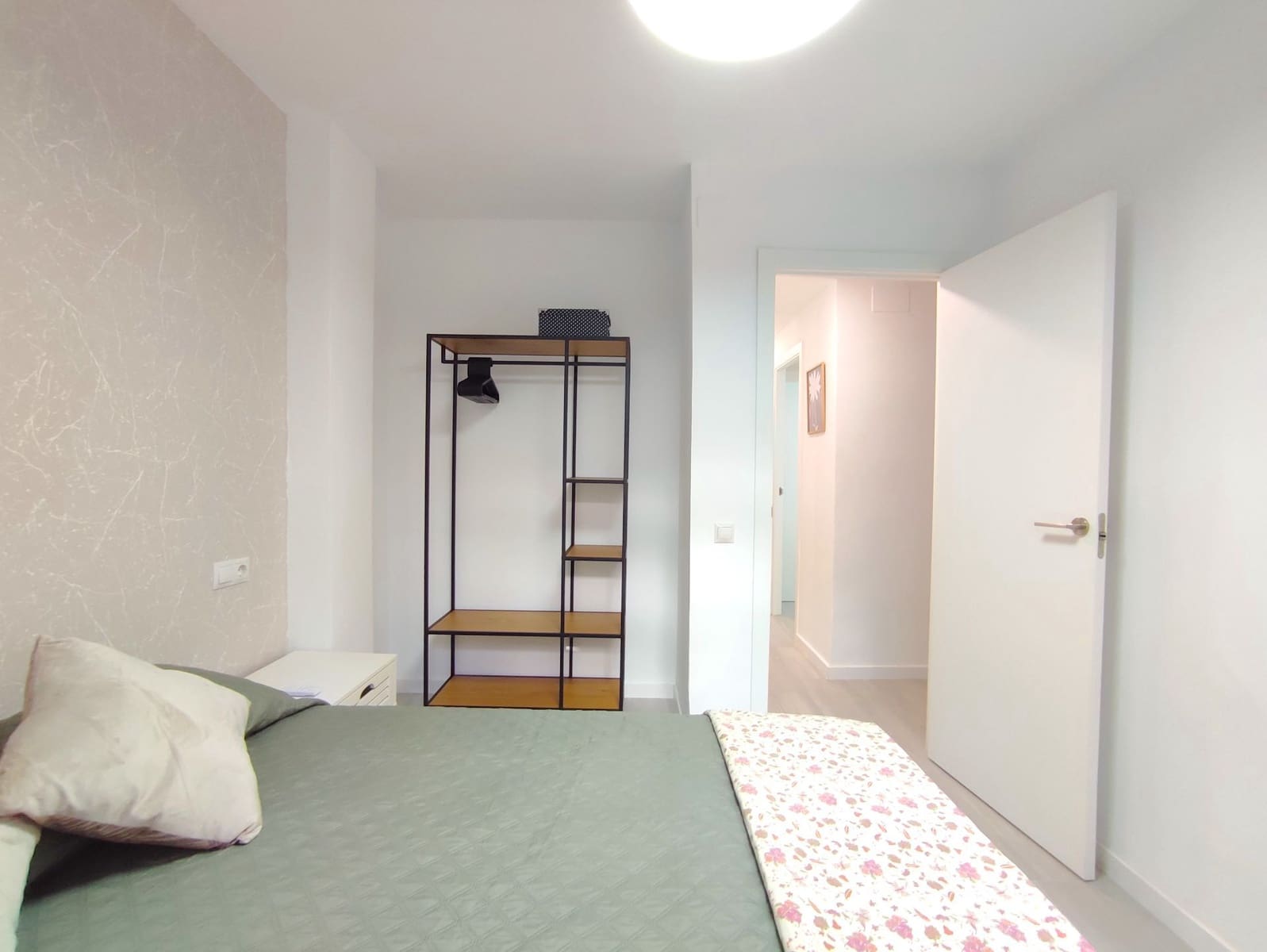 Piso de 3 habitaciones en Benidorm en alquiler - 1.300 € (Ref: 9433095)