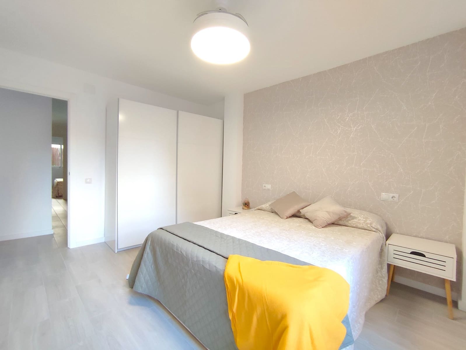 Piso de 3 habitaciones en Benidorm en alquiler - 1.300 € (Ref: 9433095)