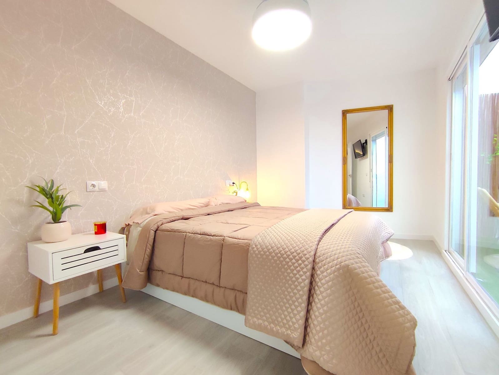 Piso de 3 habitaciones en Benidorm en alquiler - 1.300 € (Ref: 9433095)